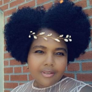 Meet your Posher, Roxanna